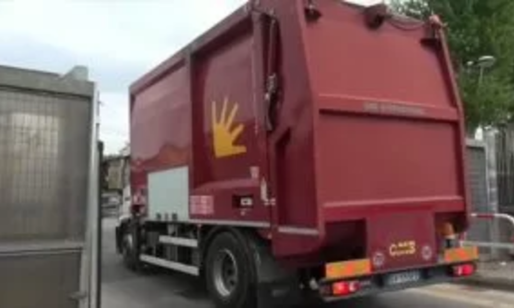 roma,-netturbini-‘fuorilegge’:-carte-carburante-a-uso-personale,-firme-false-al-cimitero-e-assenze-ingiustificate