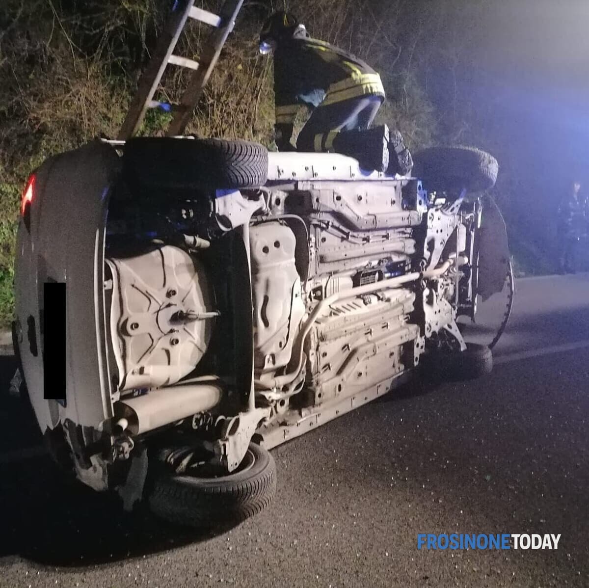 si-ribaltano-con-l’auto,-feriti-due-giovani-(foto)