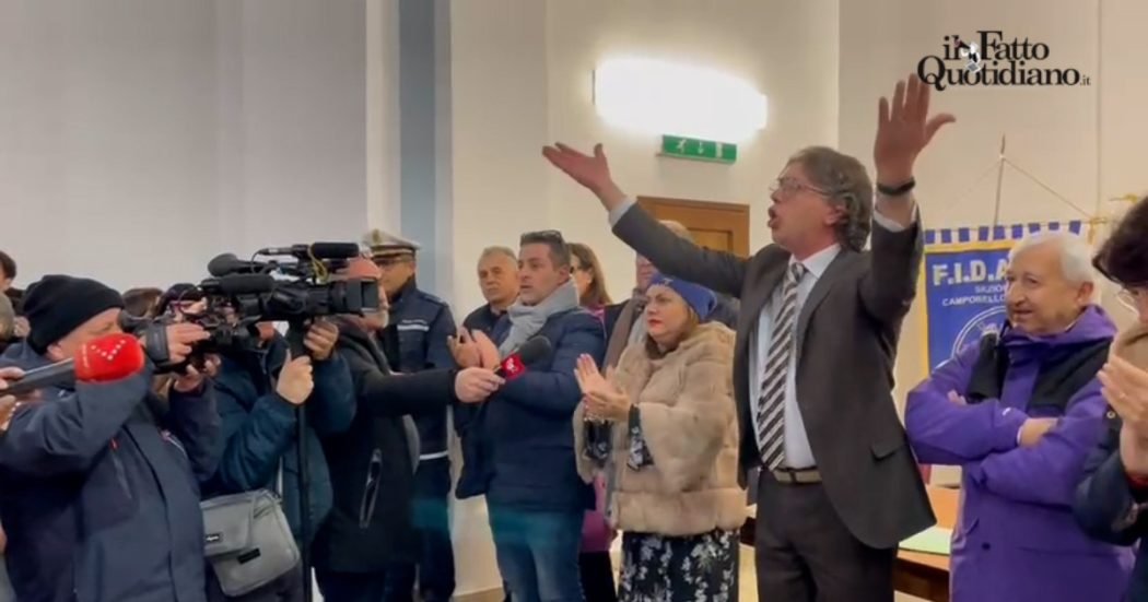 campobello-di-mazara,-i-cittadini-si-trovano-per-gridare-il-loro-no-alla-mafia:-“qui-senza-bandiere,-il-25-grande-manifestazione”-–-il-fatto-quotidiano