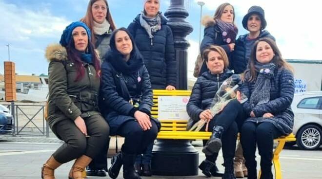 endometriosi,-a-fiumicino-la-prima-panchina-gialla-–-il-faro-online