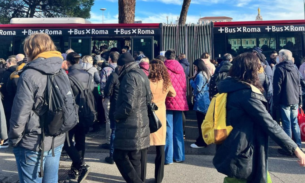 roma,-atac:-“un’infiltrazione-d’acqua-ha-causato-il-caos-sulla-metro-a”