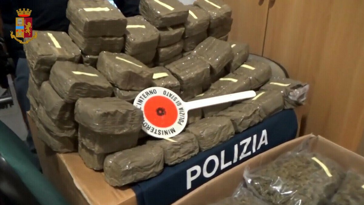 tritolo,-armi-e-droga-in-auto,-in-sette-in-udienza-preliminare