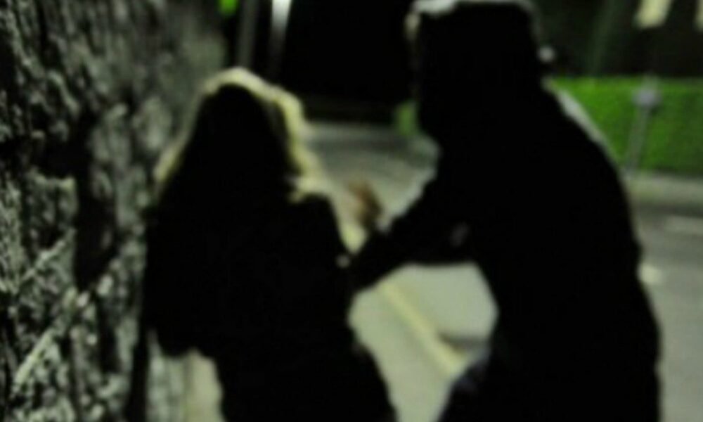 «ora-ti-massacro»,-picchia-con-violenza-la-moglie-in-strada-nonostante-la-presenza-dei-vigili:-arrestato