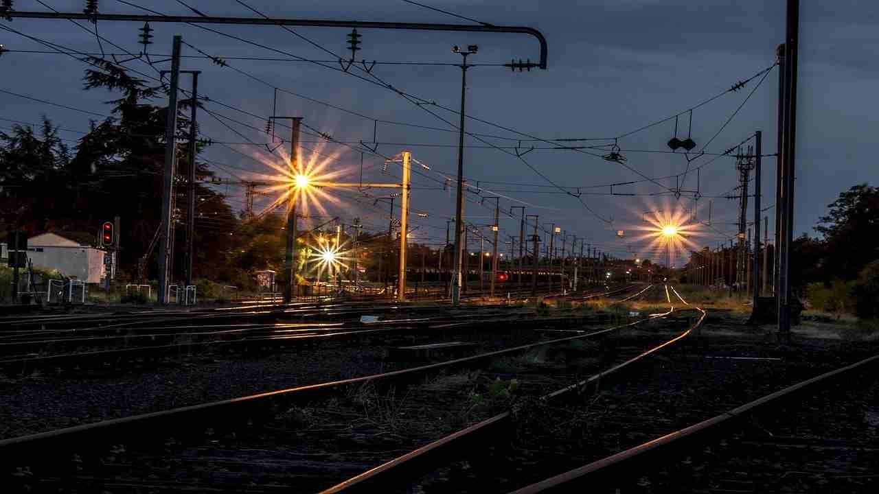 uomo-investito-e-ucciso-da-un-treno:-la-tragedia-sotto-gli-occhi-della-moglie