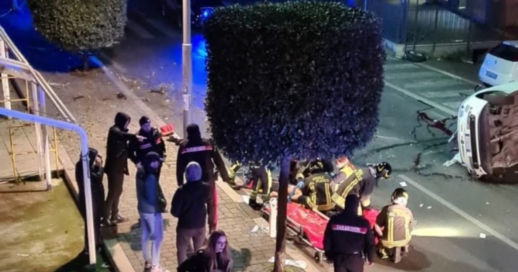 l'incidente-con-5-morti-a-roma:-la-dinamica-“eccessiva-massa-nell'abitacolo”.-i-residenti:-“la-nomentana-di-notte-e-una-pista-da-corsa”-–-il-fatto-quotidiano