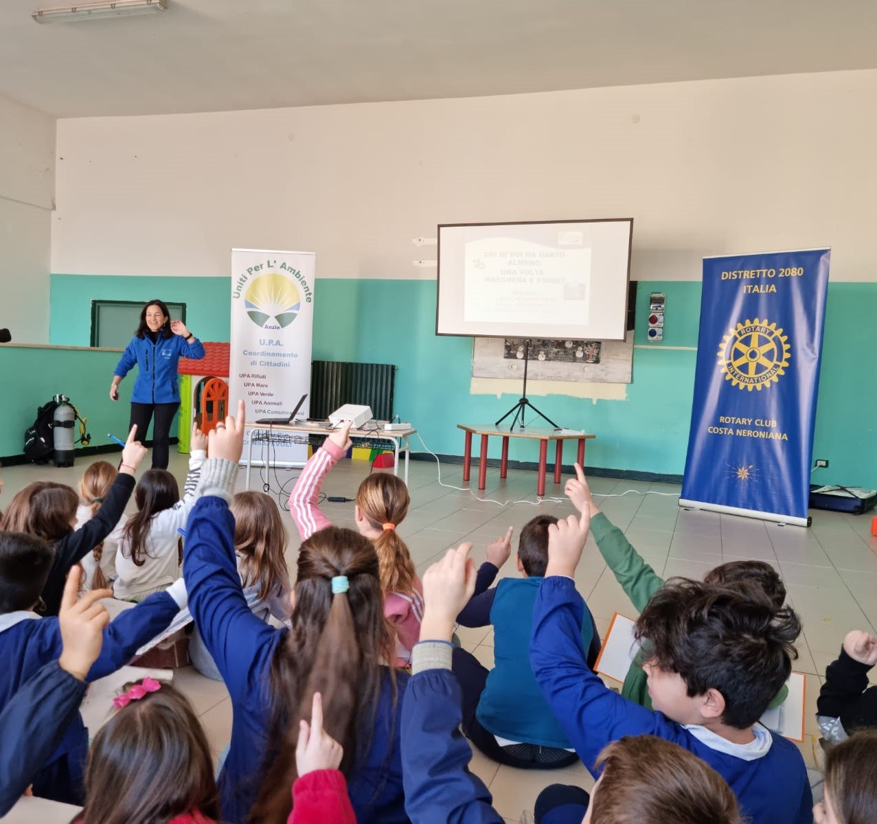 il-mare-sottosopra,-il-rotary-club-costa-neroniana-a-confronto-con-la-scuola