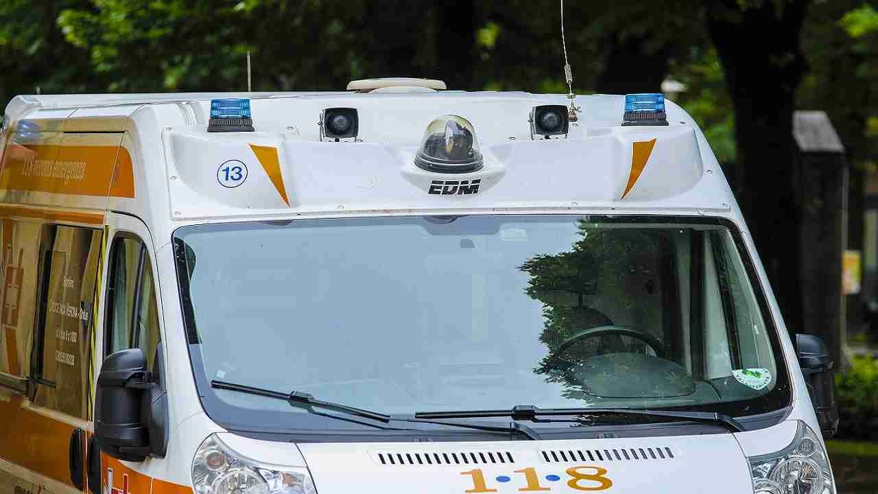 scontro-tra-due-auto-sulla-regionale:-morto-giovane-padre