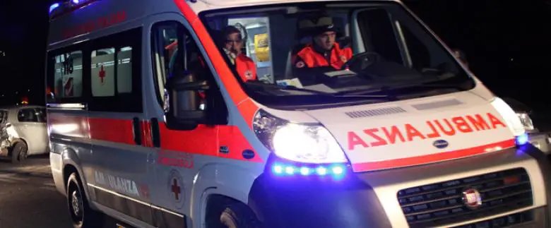 incidente-a-fiano-romano,-auto-contro-albero:-gravi-quattro-ragazzi-tra-i-16-e-i-22-anni