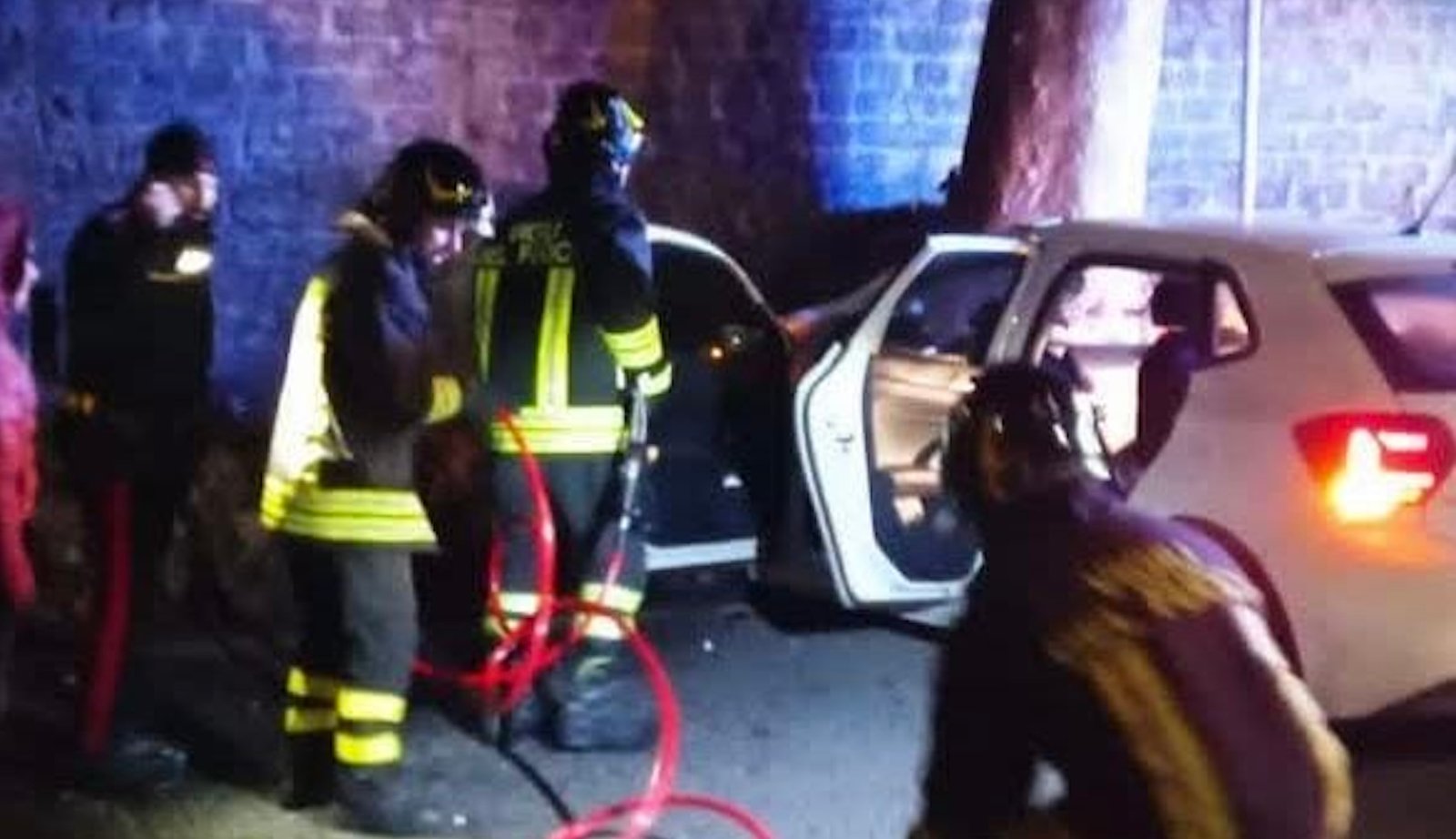 fiano-romano-–-auto-si-schianta-contro-un-albero,-cinque-ragazzi-in-ospedale-–-tiburno-tv