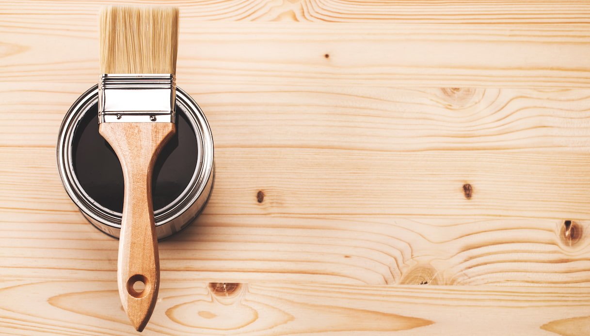 come-verniciare-il-legno:-i-consigli-per-rinnovare-casa