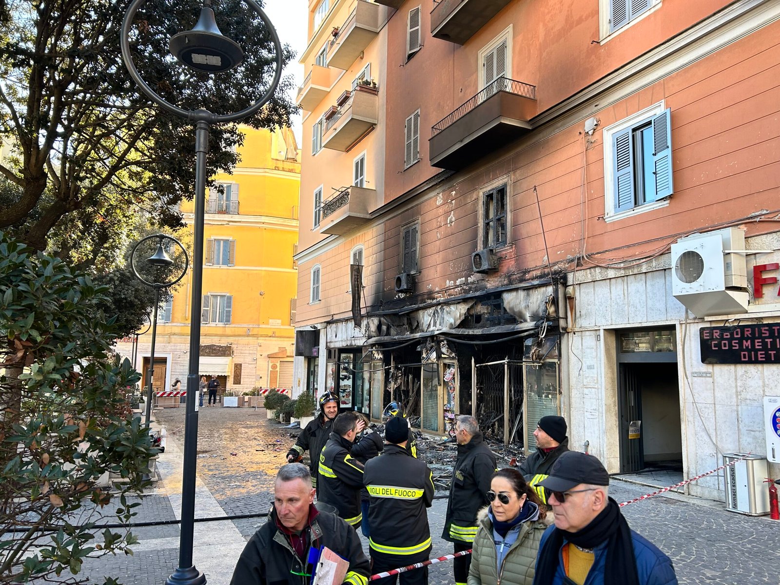 incendio-in-piazza-ad-anzio,-palazzo-inagibile:-le-famiglie-andranno-in-albergo