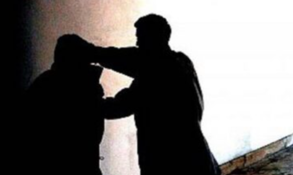 roma,-24enne-aggredita-a-rione-monti-con-un-coltello-in-pieno-giorno