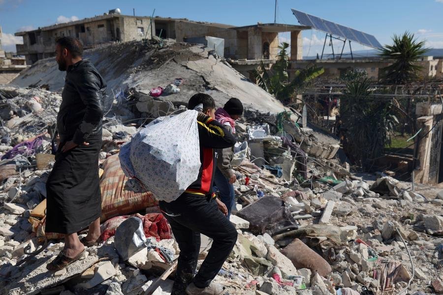 i-soccorsi-lenti-del-governo-che-spende-molto-per-le-armi-e-poco-per-la-protezione