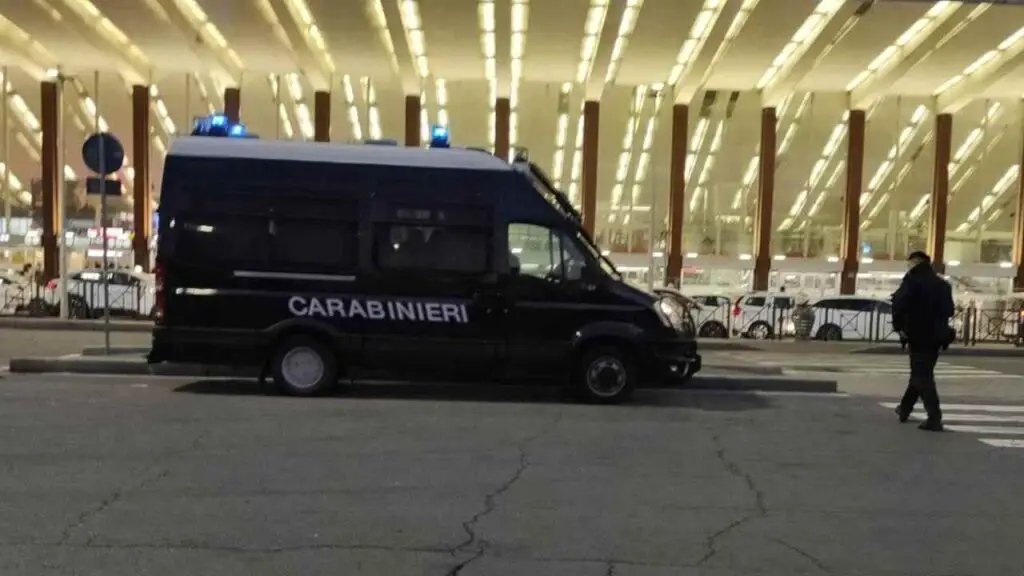 (►-foto)-roma,-operato-46enne-accoltellato-a-termini:-le-sue-condizioni-sono-critiche