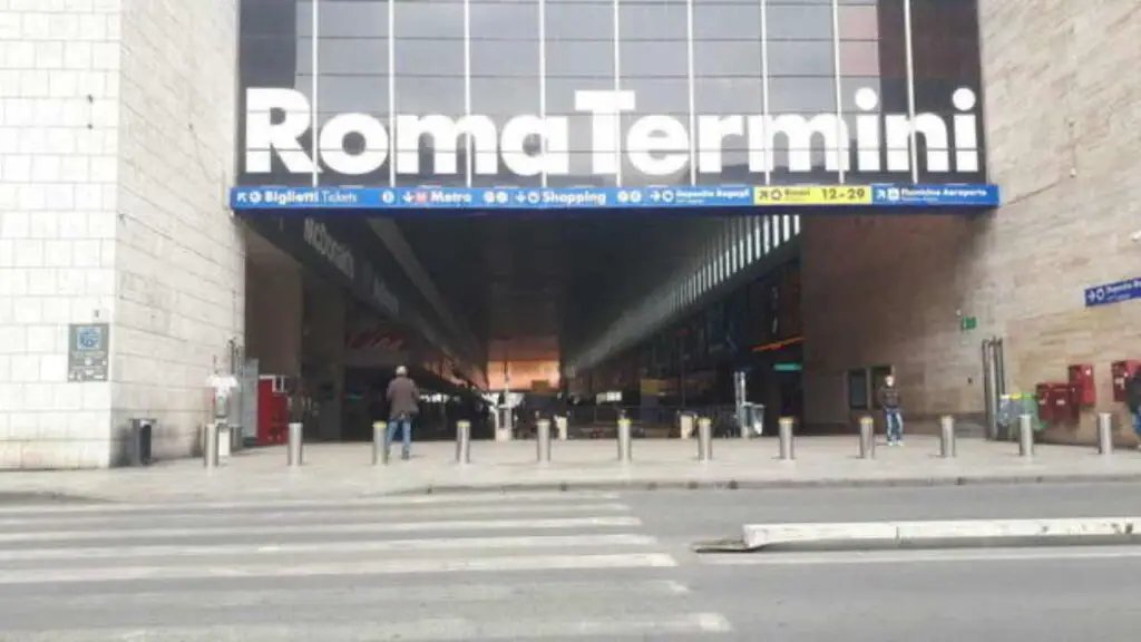 stazione-termini-di-roma,-accoltellano-46enne-al-fianco-per-un-cellulare-e-20-euro:-arrestati