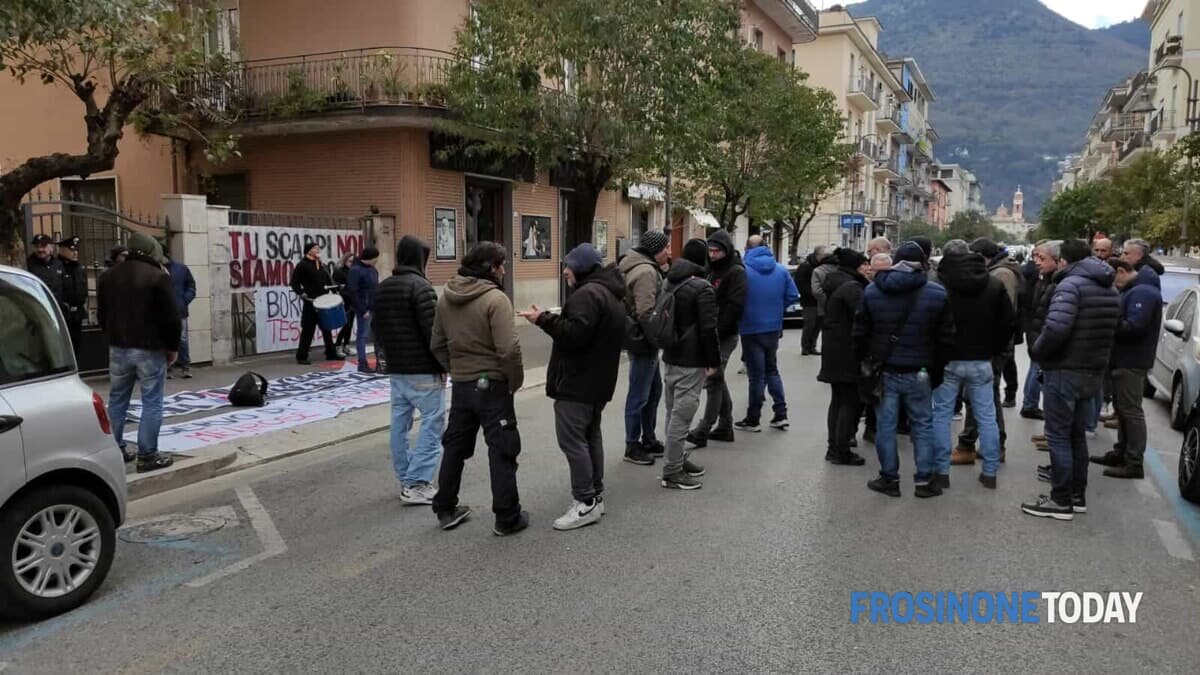 cassino,-dipendenti-della-qf in-strada-dopo-quattro-mesi-senza-stipendio 