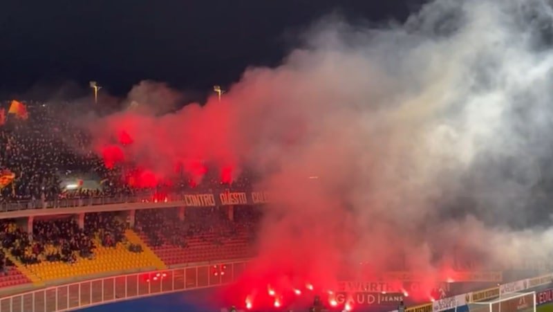 ultras-del-lecce,-clamorosa-protesta-durante-la-sfida-con-la-roma