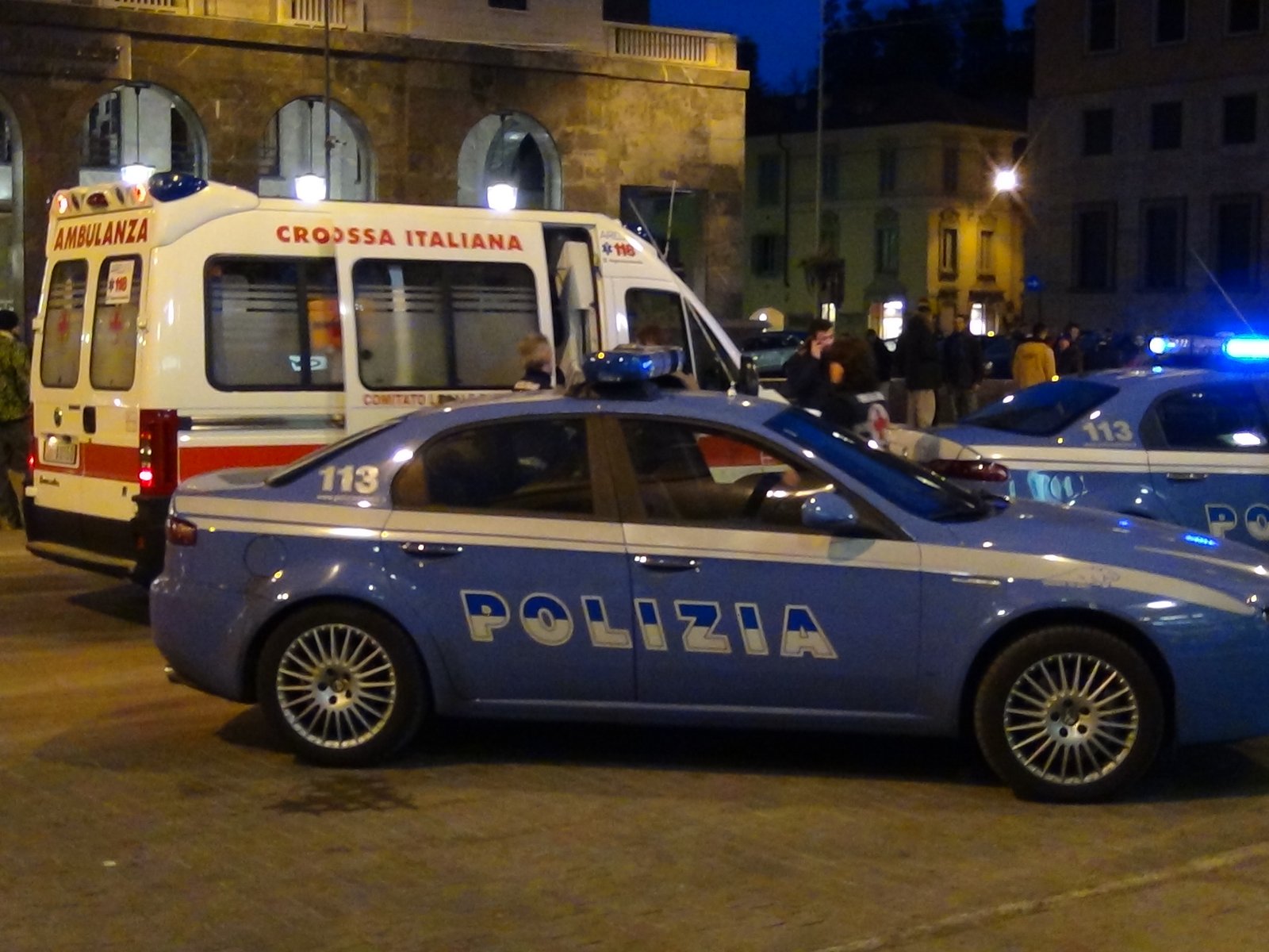 giallo-a-roma,-44enne-in-strada-in-una-pozza-di-sangue:-e-in-fin-di-vita