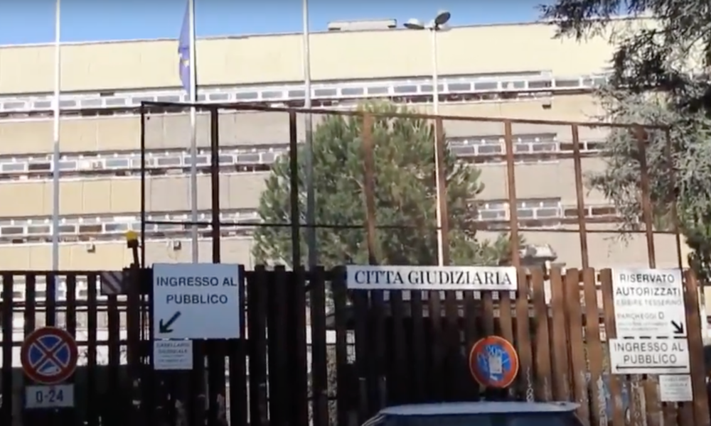 praticante-avvocato-arrestata-a-roma,-riceveva-documenti-secretati-da-una-“talpa”-in-tribunale