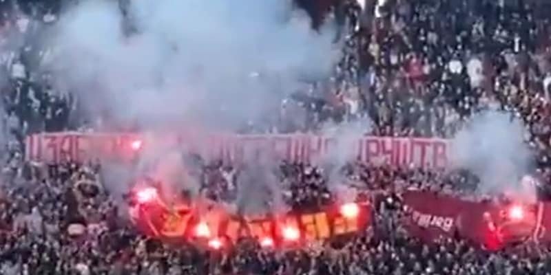 ricompare-lo-striscione-dei-fedayn:-gli-ultras-della-stella-rossa-lo-bruciano-allo-stadio
