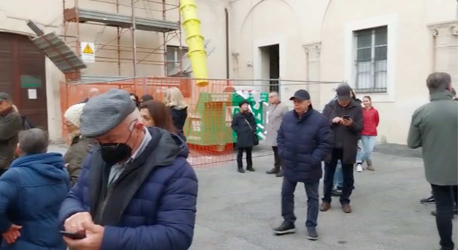 monterotondo-–-protesta-contro-le-strisce-blu,-il-sindaco:-“sono-andato-dai-carabinieri”-–-tiburno-tv