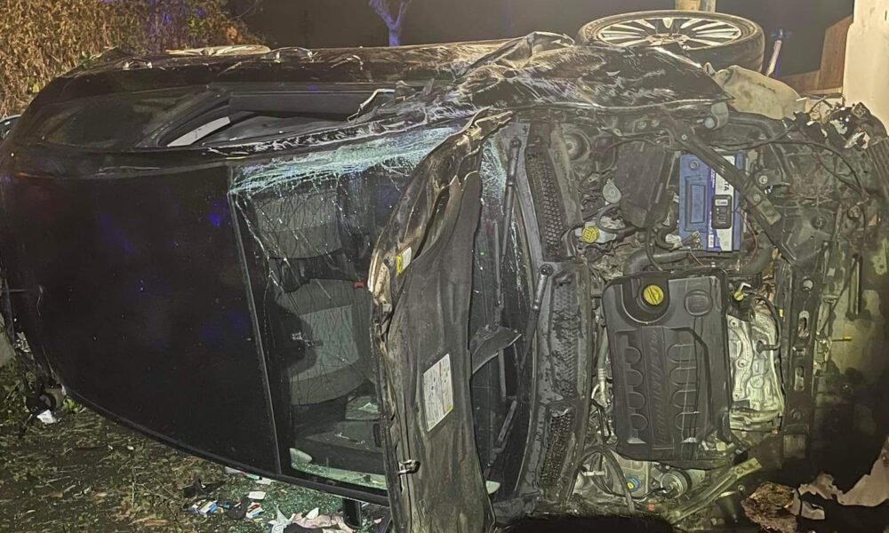 ardea,-spaventoso-incidente-nella-notte:-auto-si-ribalta-piu-volte-e-finisce-contro-un-muro,-due-ragazze-estratte-dai-pompieri-(foto)