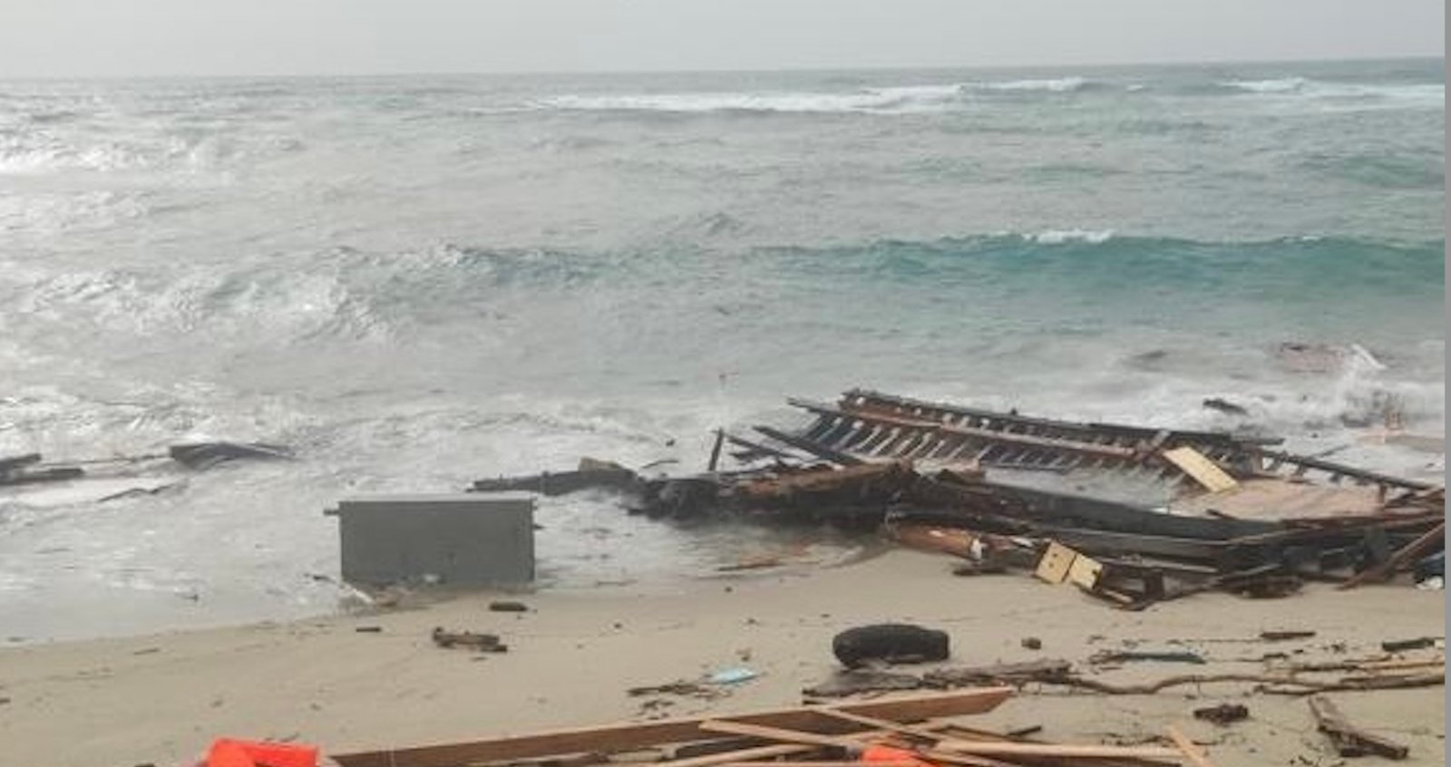 migranti,-naufragio-in-calabria:-59-vittime-recuperate.-morti-12-bambini-–-tiburno-tv