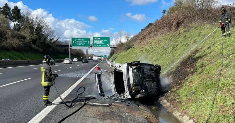 incidente-sull'a1:-auto-si-ribalta-e-prende-fuoco-–-tiburno-tv
