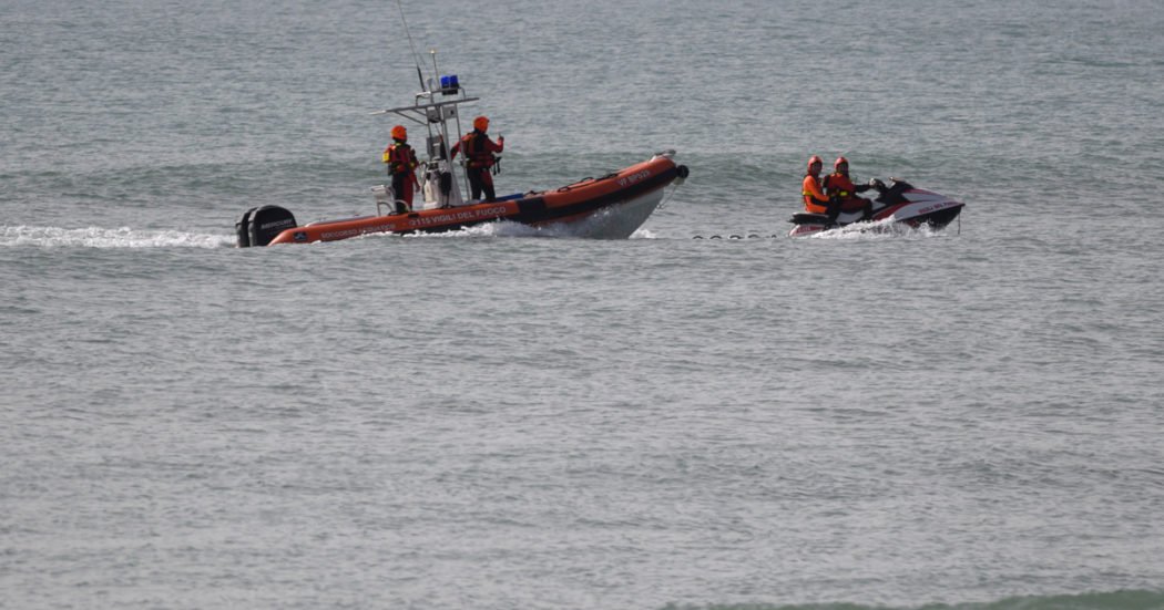 crotone,-salgono-a-67-le-vittime-del-naufragio:-aperta-la-camera-ardente-al-palasport.-il-pm:-“rabbia-a-pensare-che-qualcosa-si-poteva-fare”-–-il-fatto-quotidiano