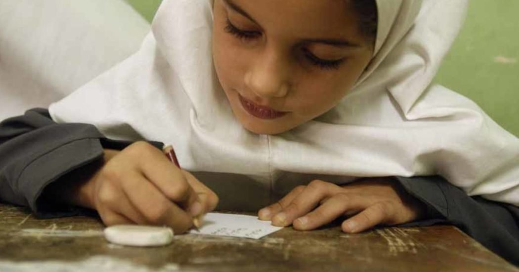 iran,-altre-cento-studentesse-intossicate.-raisi:-“trovare-presto-la-radice-del-problema”-–-il-fatto-quotidiano