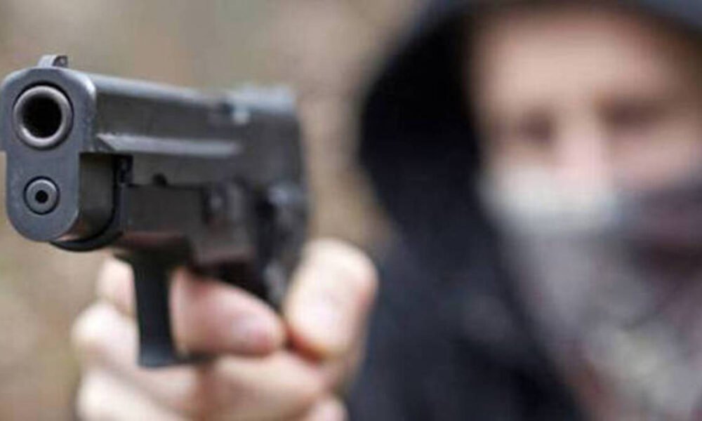 roma,-rapina-un-20enne-e-poi-va-a-cena:-40enne-beccato-al-ristorante-con-pistola-e-bottino