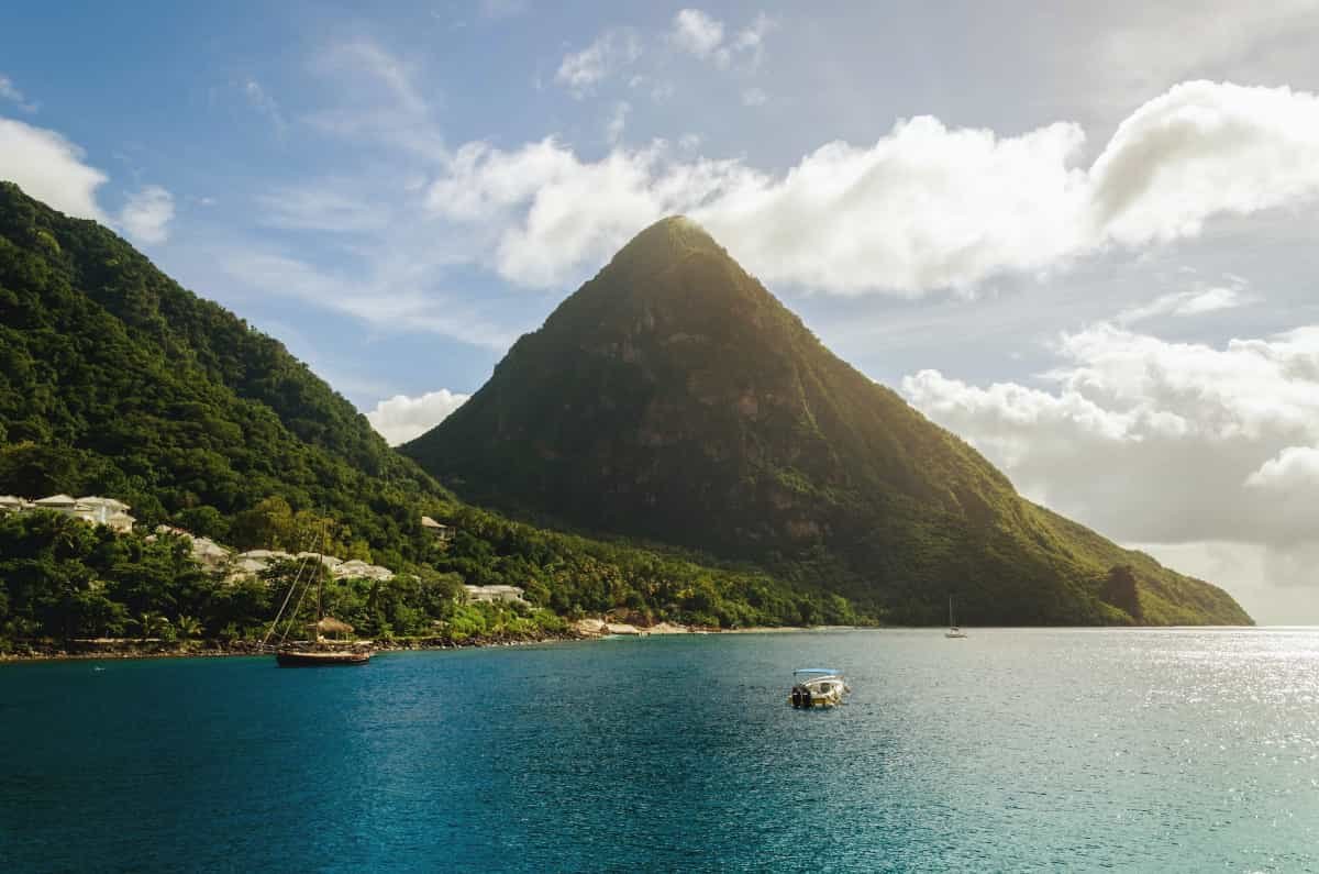 saint-lucia,-al-paradiso-dei-caraibi-si-entra-con-il-modulo-online