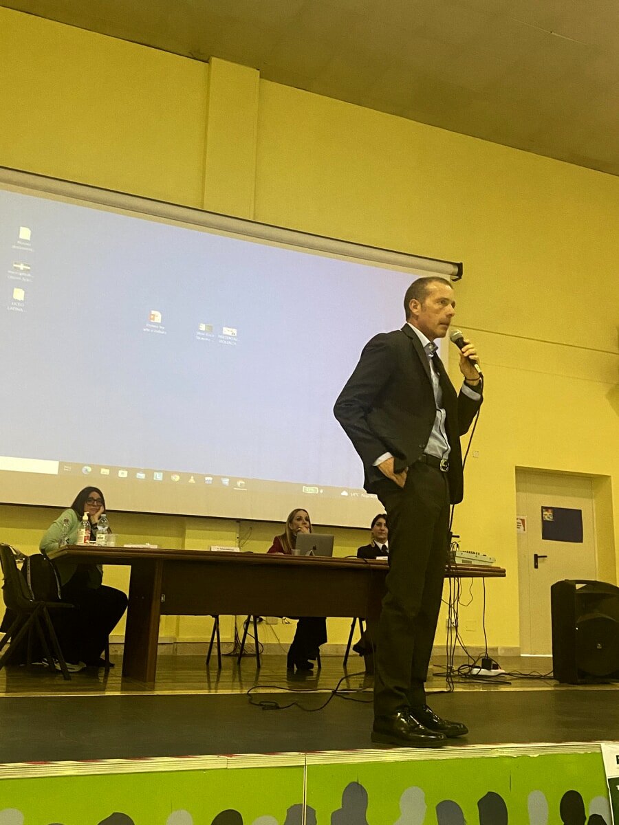 otto-marzo-e-violenza-di-genere:-la-polizia-incontra-gli-studenti-del-liceo-majorana