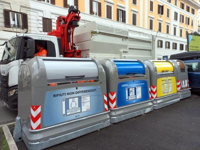 raccolta-differenziata,-nuovi-cassonetti-'a-campana'-a-via-appia-nuova