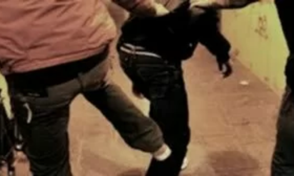 rissa-tra-bande-a-colpi-di-sampietrini:-trastevere-ostaggio-di-giovani-teppisti