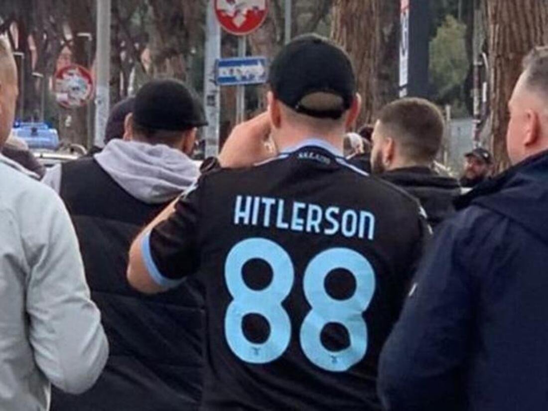 lazio-roma,-identificato-dalla-polizia-il-tifoso-con-la-maglia-hitlerson-88-al-derby