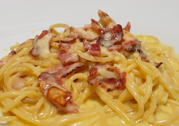 “carbonara-e-parmigiano-americani”:-il-financial-times-sfata-i-miti-della-cucina-italiana