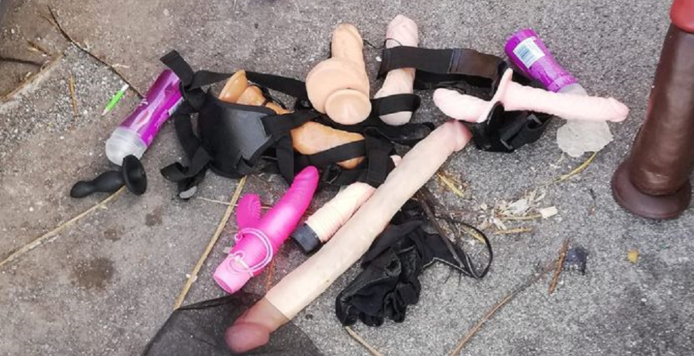 roma,-dopo-la-bambola-gonfiabile-‘scaricata’-tocca-ai-sex-toys:-“e’-una-vergogna”