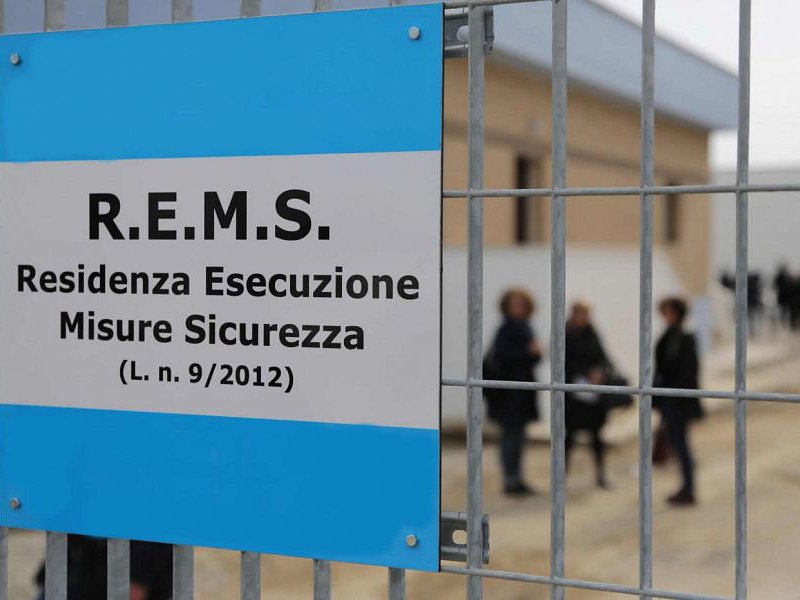 criminali-ospiti-fissi-dei-reparti-spdc-in-assenza-di-posti-nelle-rems-in-pericolo-l'incolumita-di-medici,-infermieri,-oss-e-pazienti.