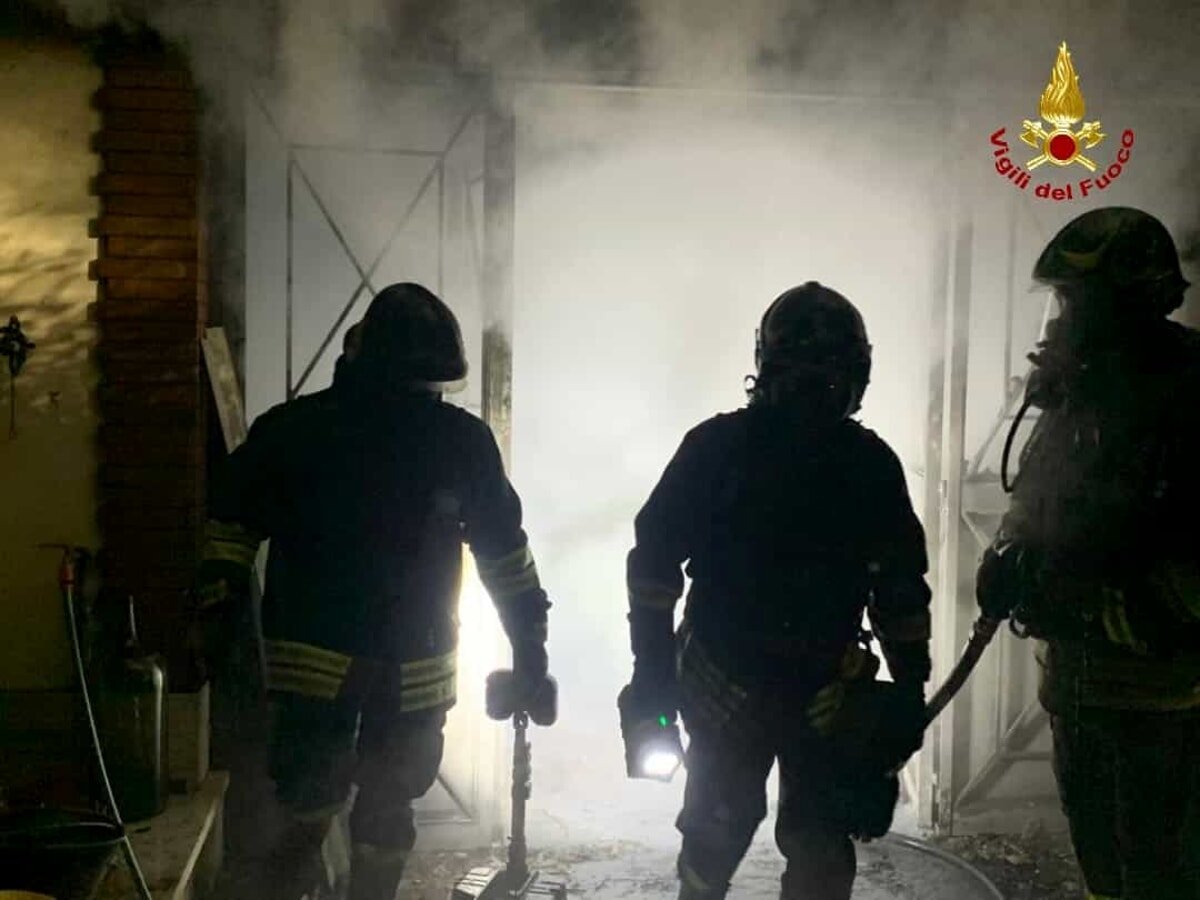 incendio-nella-notte:-in-fiamme-un-magazzino