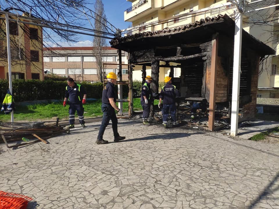 tivoli-–-parco-di-via-empolitana,-demolito-il-chiosco-di-legno-abusivo-–-tiburno-tv