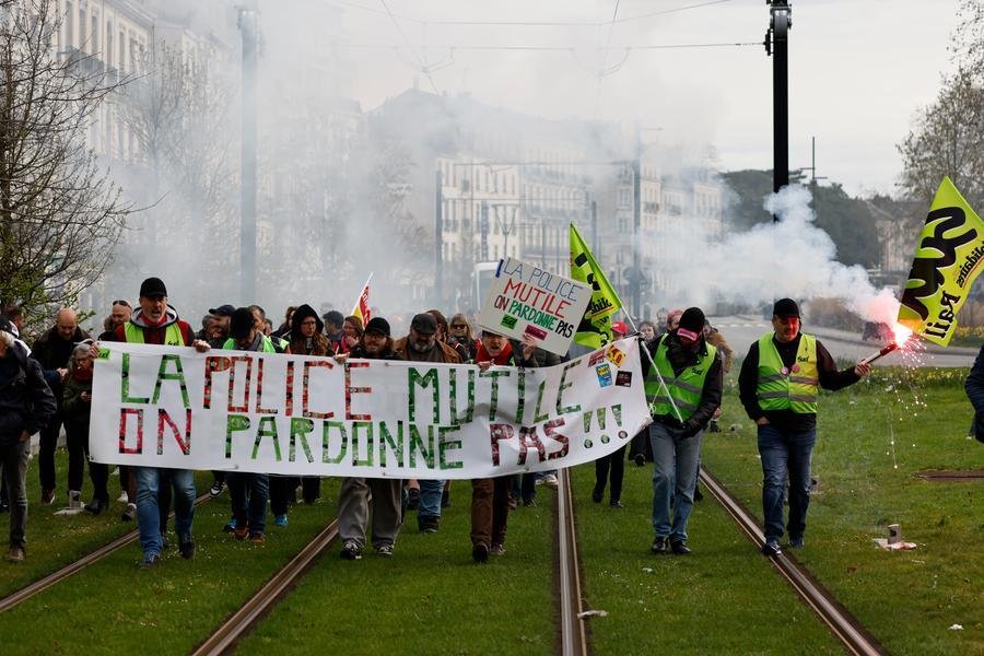 la-nuova-francia-contro-macron:-le lotte-sociali-si-uniscono-a-quelle-ambientali