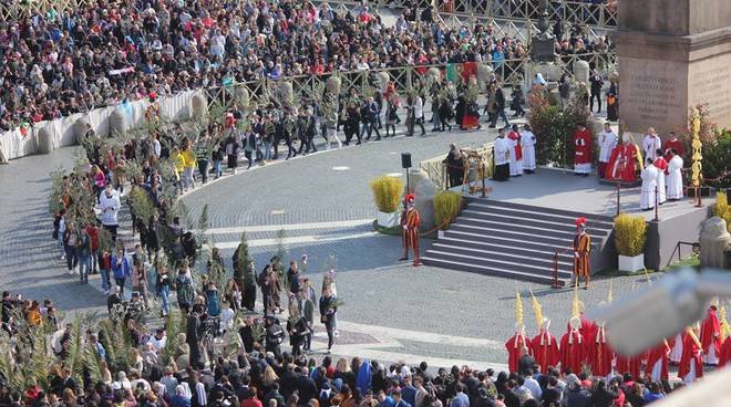messa-della-domenica-delle-palme-con-papa-francesco:-orario-e-dove-vederla-in-diretta-tv-e-streaming
