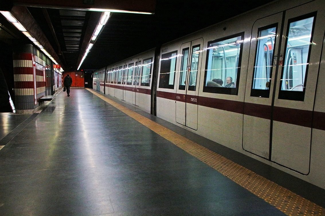 annuncio-sigarette-metro-roma:-nuovo-'caso'-nel-trasporto-pubblico-capitolino-–-la-cronaca-di-roma